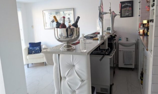 Reventa - Villa -
Villamartín - Villamartin