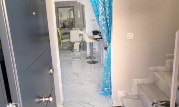 Reventa - Villa -
Villamartín - Villamartin