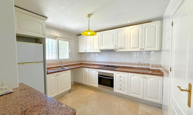 Resale - Villa -
Orihuela Costa - Villamartín