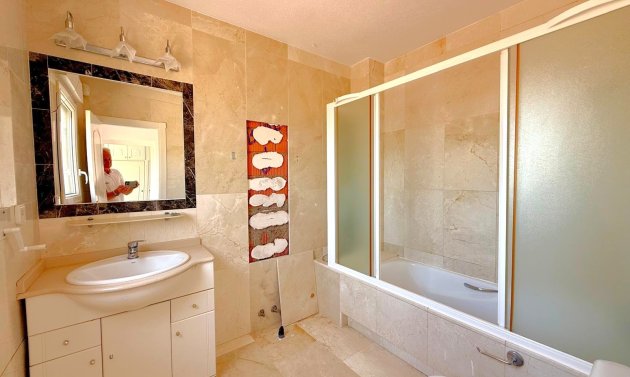 Resale - Villa -
Orihuela Costa - Villamartín