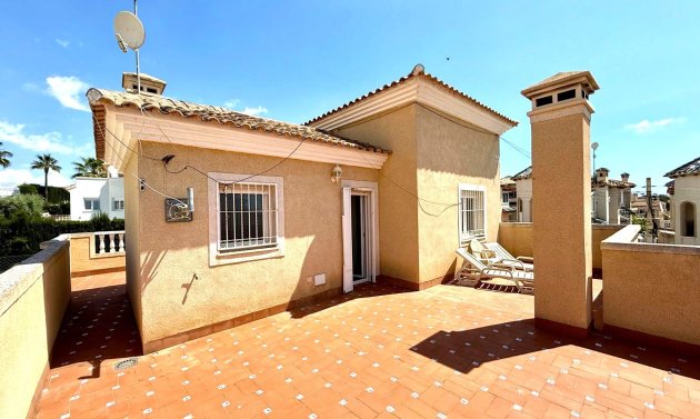 Resale - Villa -
Orihuela Costa - Villamartín