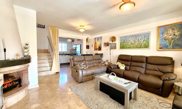 Resale - Townhouse -
Villamartin