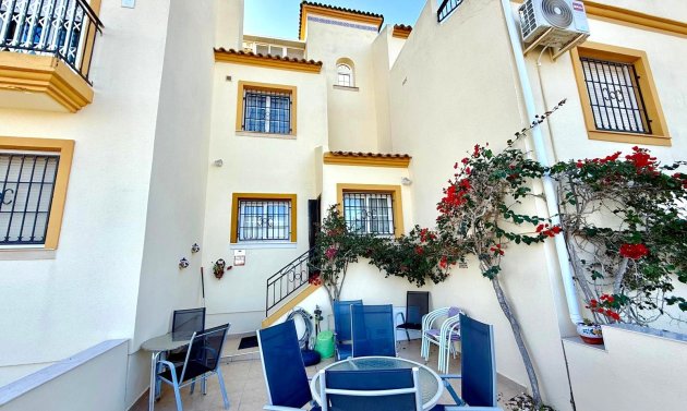 Resale - Villa -
Villamartin