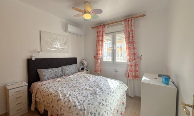 Resale - Villa -
Cabo Roig