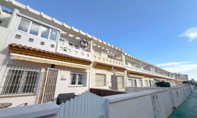 Resale - Villa -
Cabo Roig