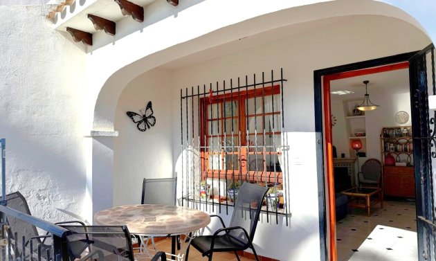 Resale - Townhouse -
Villamartin