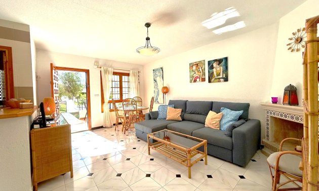 Resale - Townhouse -
Villamartin