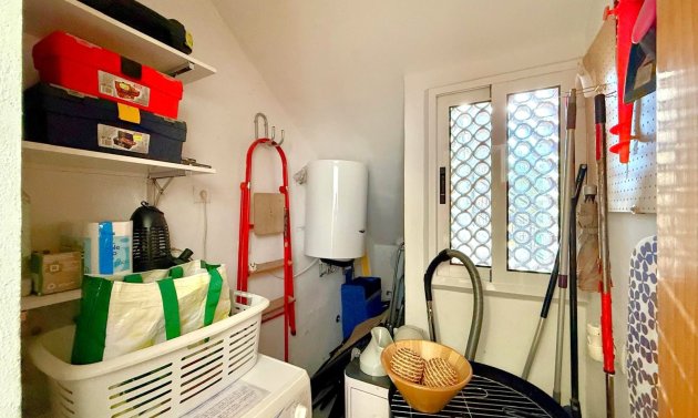 Resale - Townhouse -
Villamartin