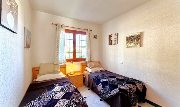 Resale - Townhouse -
Villamartin