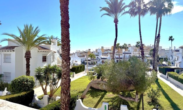 Resale - Townhouse -
Villamartin