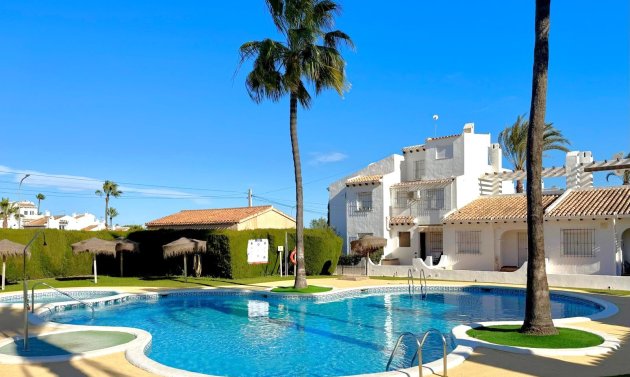 Resale - Townhouse -
Villamartin