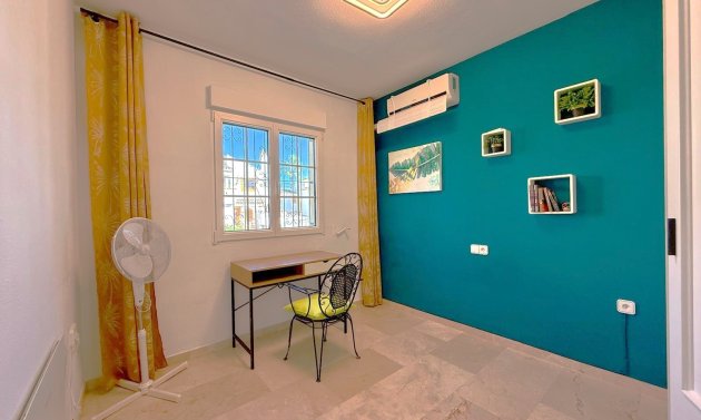 Resale - Villa -
Villamartin