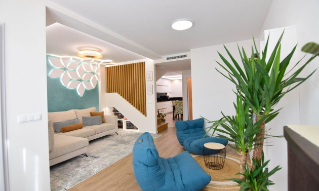 Återförsäljning - Villa -
La Florida