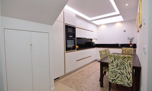 Återförsäljning - Villa -
La Florida