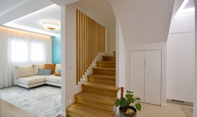 Återförsäljning - Villa -
La Florida