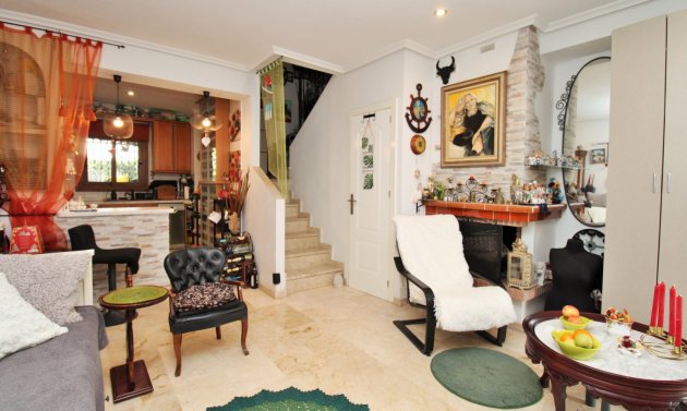 Resale - Villa -
Villamartín - PAU 8