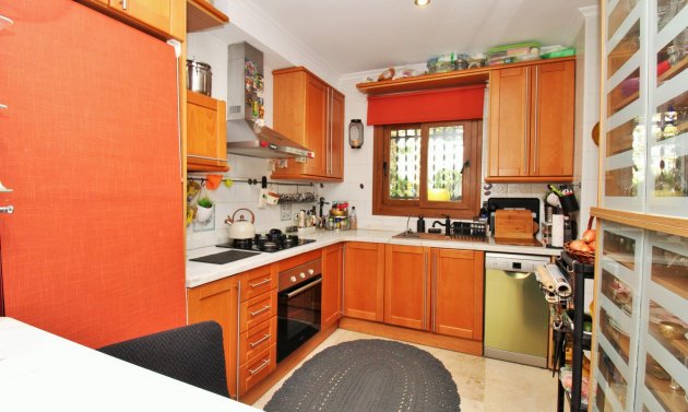 Resale - Villa -
Villamartín - PAU 8