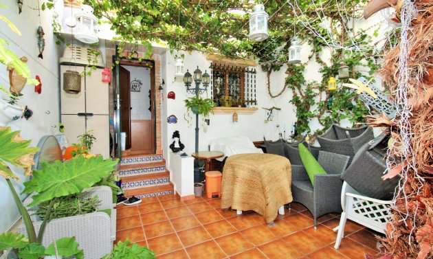 Resale - Villa -
Villamartín - PAU 8