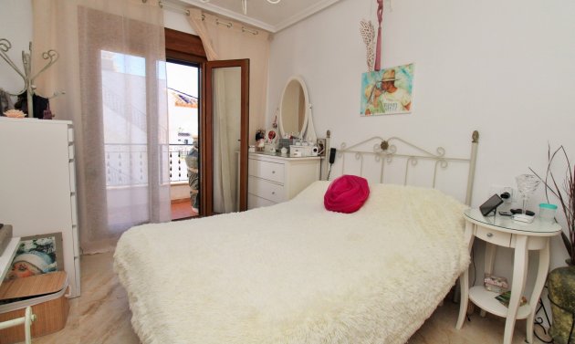 Resale - Villa -
Villamartín - PAU 8