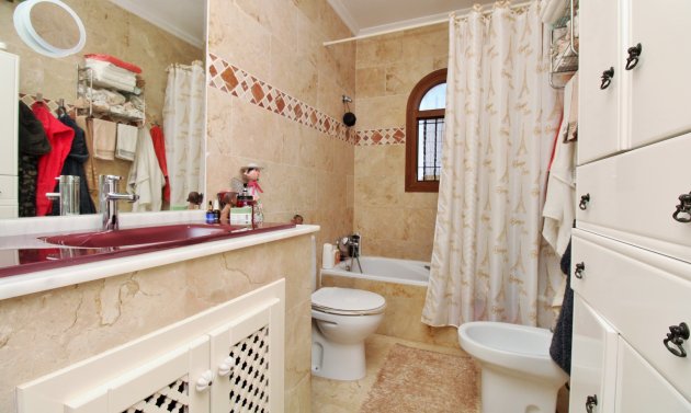 Resale - Villa -
Villamartín - PAU 8