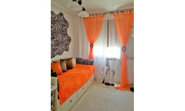 Resale - Villa -
Villamartín - PAU 8