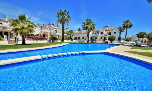 Resale - Villa -
Villamartín - PAU 8