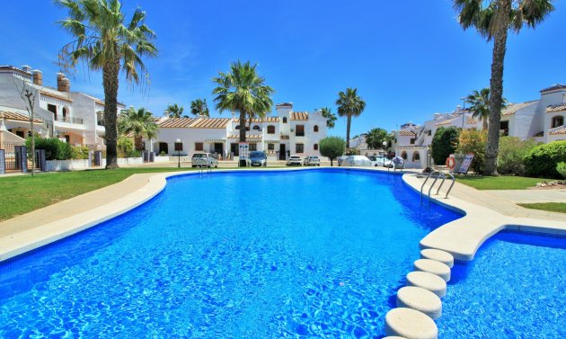 Resale - Villa -
Villamartín - PAU 8