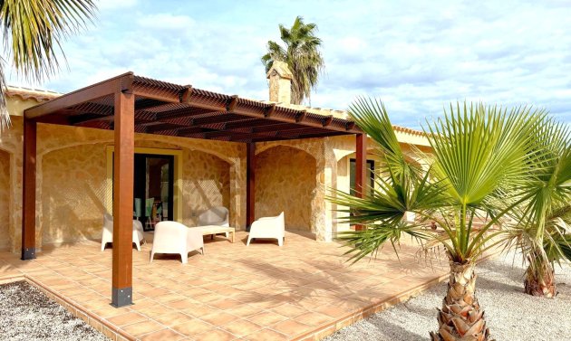 Återförsäljning - Detached Villa -
San Miguel de Salinas