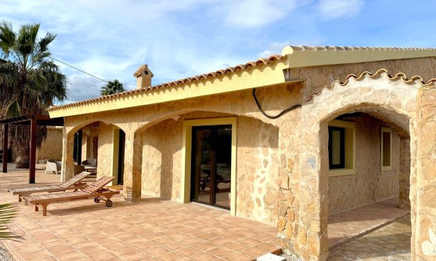Återförsäljning - Detached Villa -
San Miguel de Salinas