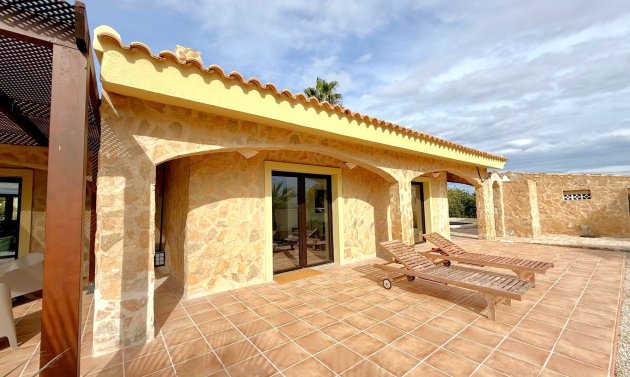 Återförsäljning - Detached Villa -
San Miguel de Salinas