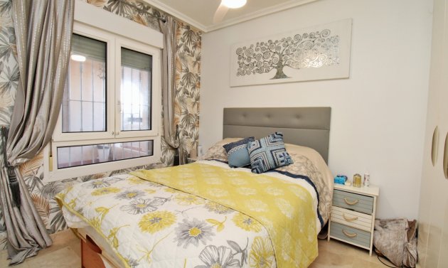 Reventa - Apartamento -
Playa Flamenca