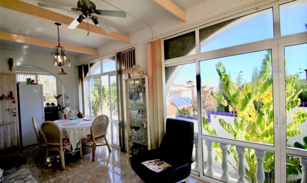 Återförsäljning - Villa -
Orihuela Costa - Villamartín