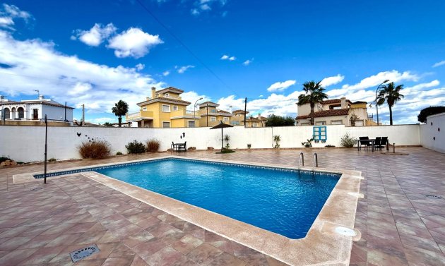 Återförsäljning - Radhus -
San Miguel de Salinas - Blue Lagoon