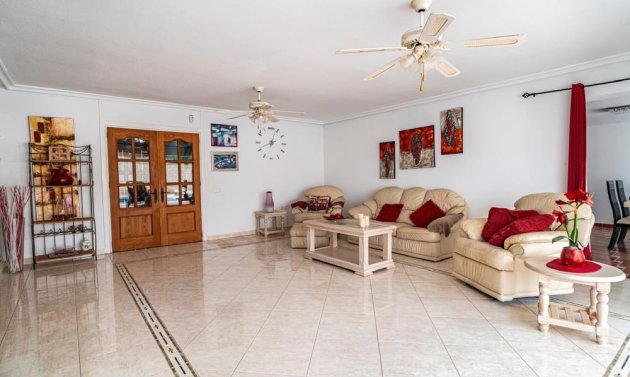 Resale - Villa -
Orihuela Costa - Villamartín