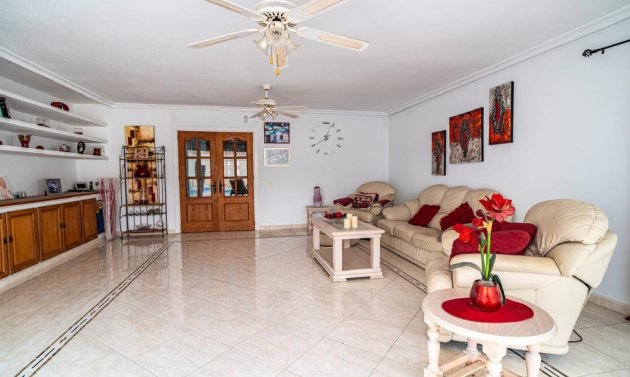 Resale - Villa -
Orihuela Costa - Villamartín