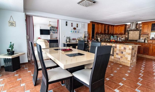 Resale - Villa -
Orihuela Costa - Villamartín