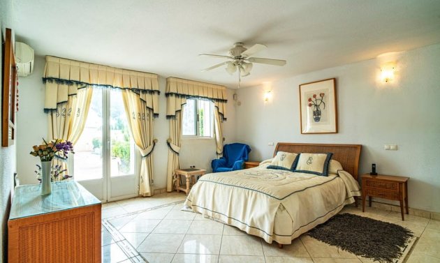 Resale - Villa -
Orihuela Costa - Villamartín