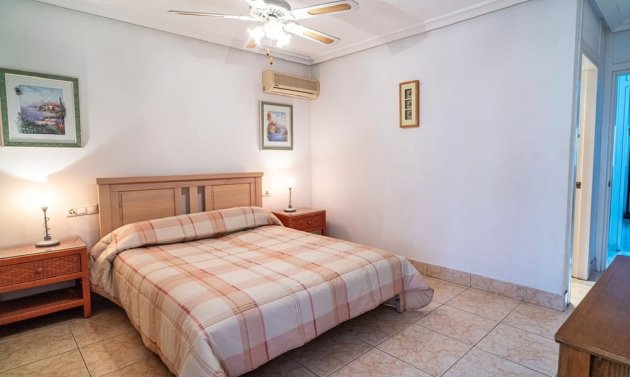 Resale - Villa -
Orihuela Costa - Villamartín