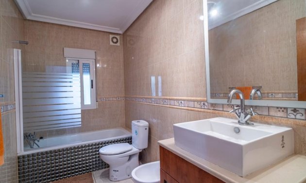 Resale - Villa -
Orihuela Costa - Villamartín
