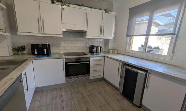 Resale - Villa -
La Zenia - Costa Blanca