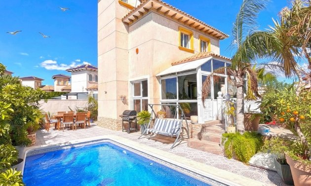 Resale - Villa -
La Zenia - Costa Blanca