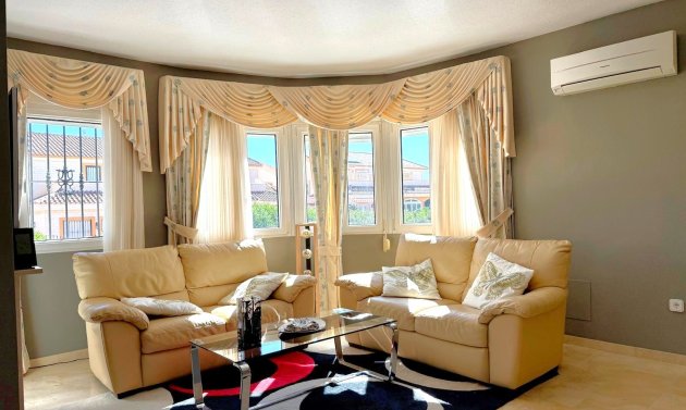 Resale - Villa -
Orihuela Costa - Los Dolses