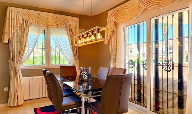 Resale - Villa -
Orihuela Costa - Los Dolses