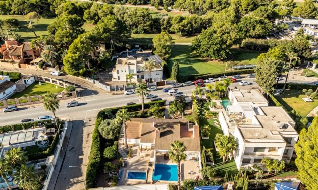 Resale - Villa -
Orihuela Costa - Villamartín