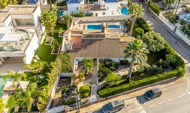 Resale - Villa -
Orihuela Costa - Villamartín