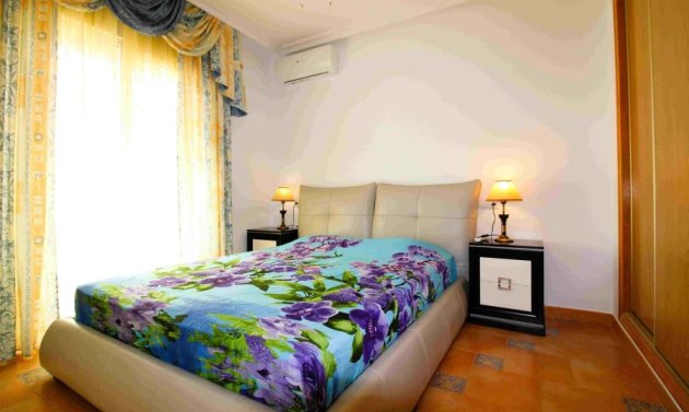 Resale - Villa -
Orihuela Costa - Los Dolses