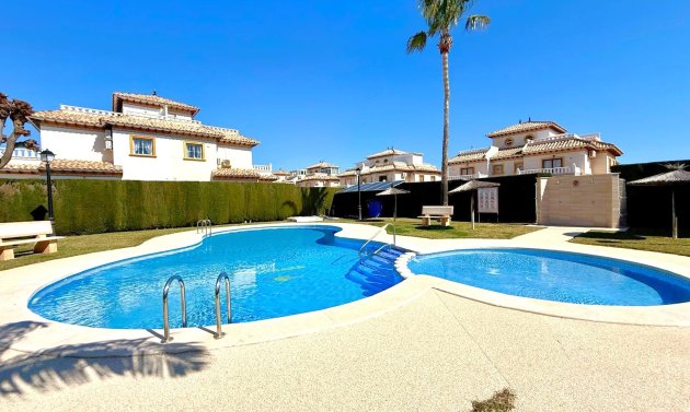 Resale - Townhouse -
Orihuela Costa - Lomas de Cabo Roig