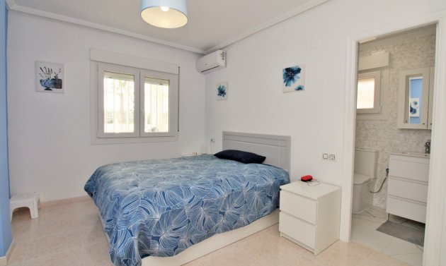 Resale - Bungalow -
Villamartín - Villamartin