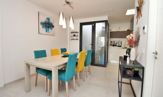 Wiederverkauf - Stadthaus -
Villamartín - Villamartin