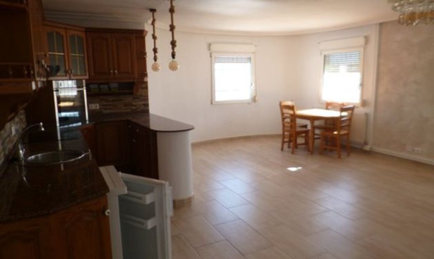 Reventa - Villa -
Villamartín - Villamartin